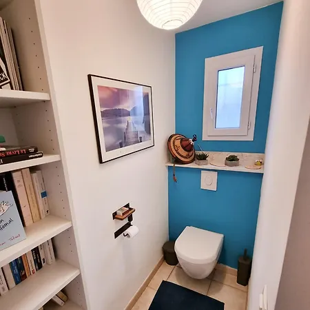 Ocre Et Bleue A Yourhosthelper * Hyeres
