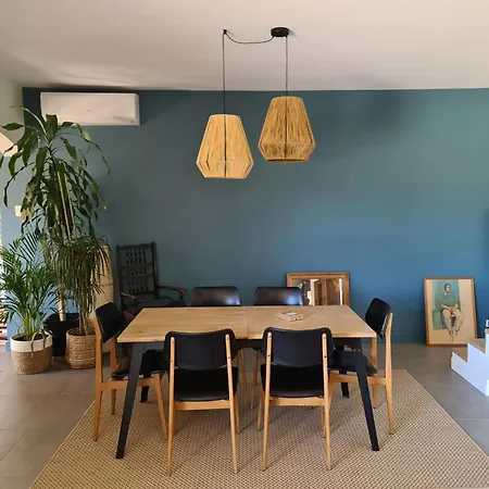 Ocre Et Bleue A Yourhosthelper
